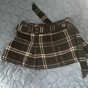 American Eagle Outfitters Black and Cream Plaid Mini Skirt